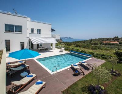 Villa mit Pool 