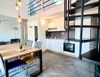 BRAČ, SUTIVAN – renovierte Zweizimmerwohnung im Zentrum, 70 m2 + 50 m2 Terrasse