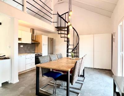 BRAČ, SUTIVAN – renovierte Zweizimmerwohnung im Zentrum, 70 m2 + 50 m2 Terrasse