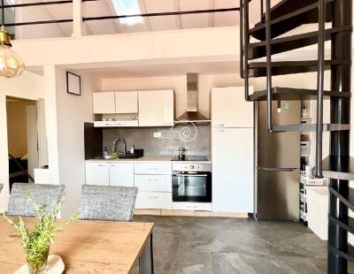 BRAČ, SUTIVAN – renovierte Zweizimmerwohnung im Zentrum, 70 m2 + 50 m2 Terrasse