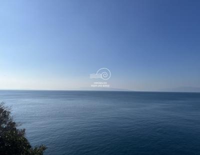 PEĆINE-ERSTE REIHE AM MEER