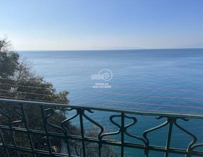 PEĆINE-ERSTE REIHE AM MEER