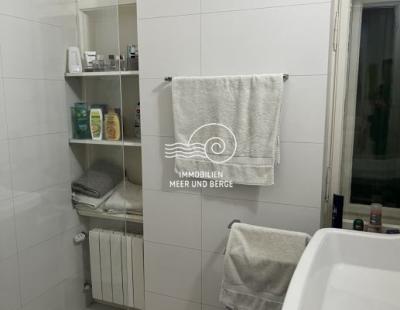 PEĆINE-ERSTE REIHE AM MEER