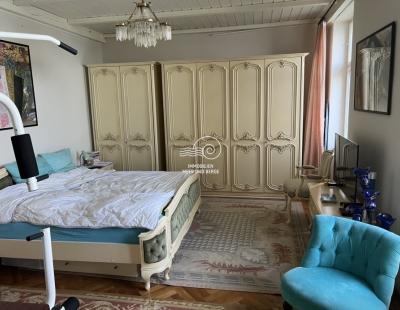 PEĆINE-ERSTE REIHE AM MEER