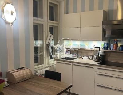 PEĆINE-ERSTE REIHE AM MEER